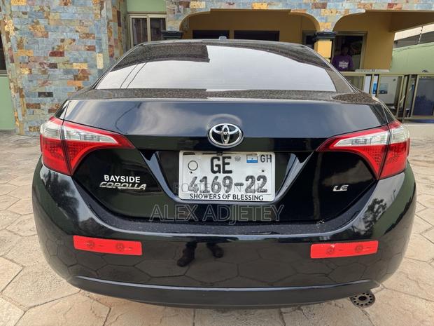 Toyota Corolla LE Premium 4dr Sedan (1.8L 4cyl CVT) 2016 Black photo 4