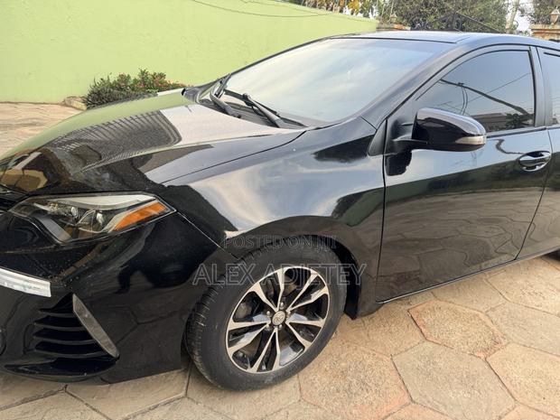 Toyota Corolla LE Premium 4dr Sedan (1.8L 4cyl CVT) 2016 Black photo 3