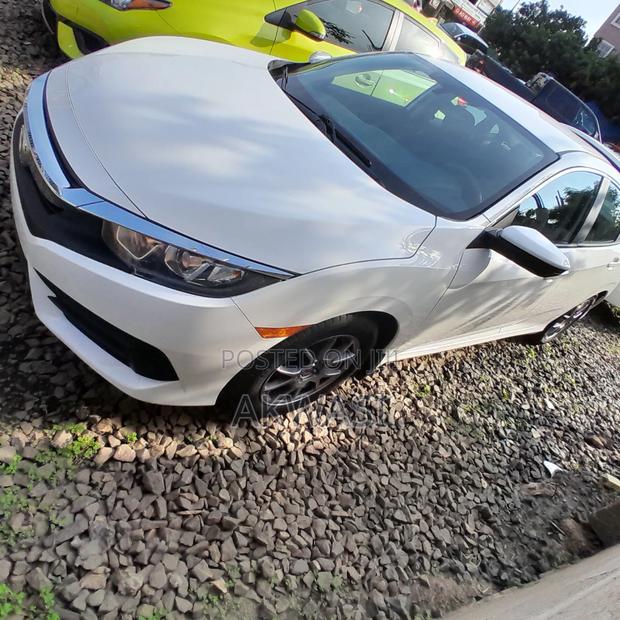 Honda Civic Sport Coupe 2019 White photo 2