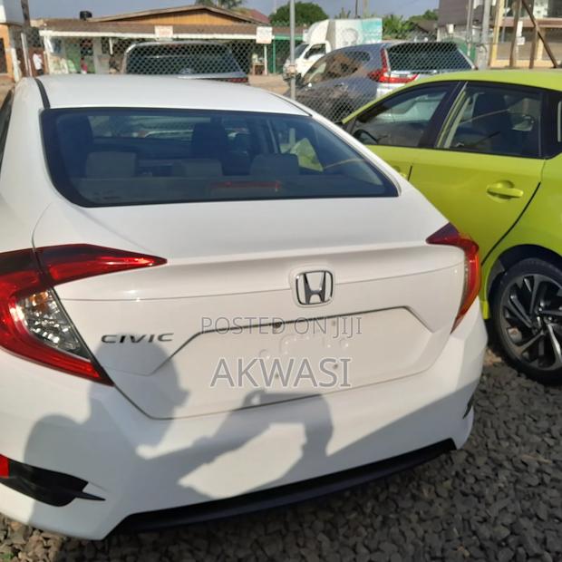 Honda Civic Sport Coupe 2019 White photo 4