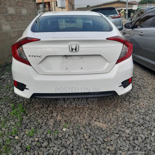 Honda Civic Sport Coupe 2019 White photo 6