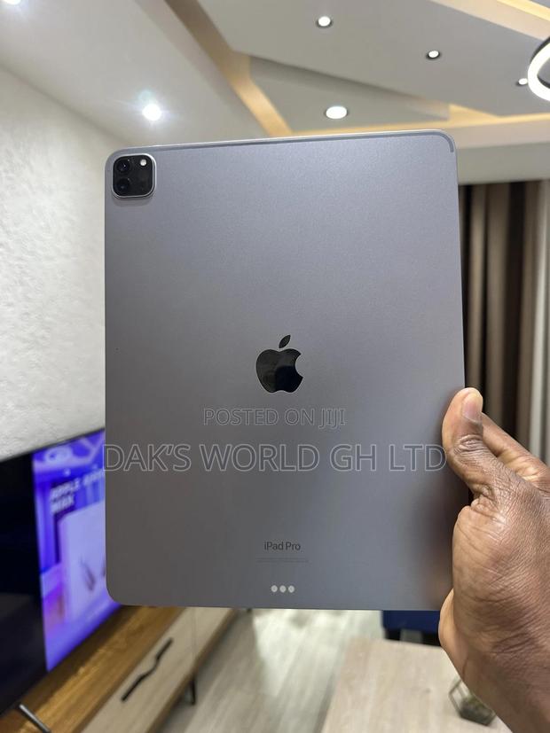 Apple iPad Pro 12.9 (2022) 128 GB Gray · Photo 3