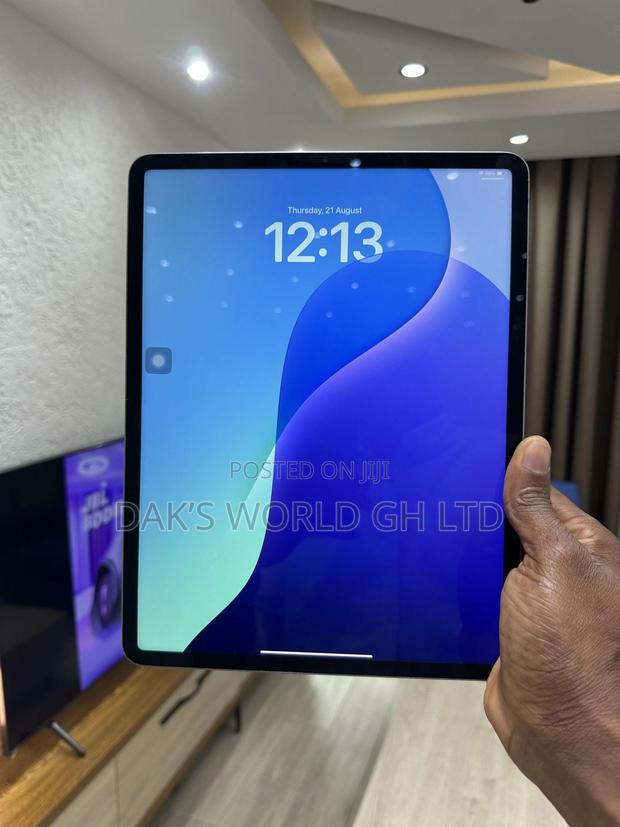 Apple iPad Pro 12.9 (2022) 128 GB Gray · Photo 4