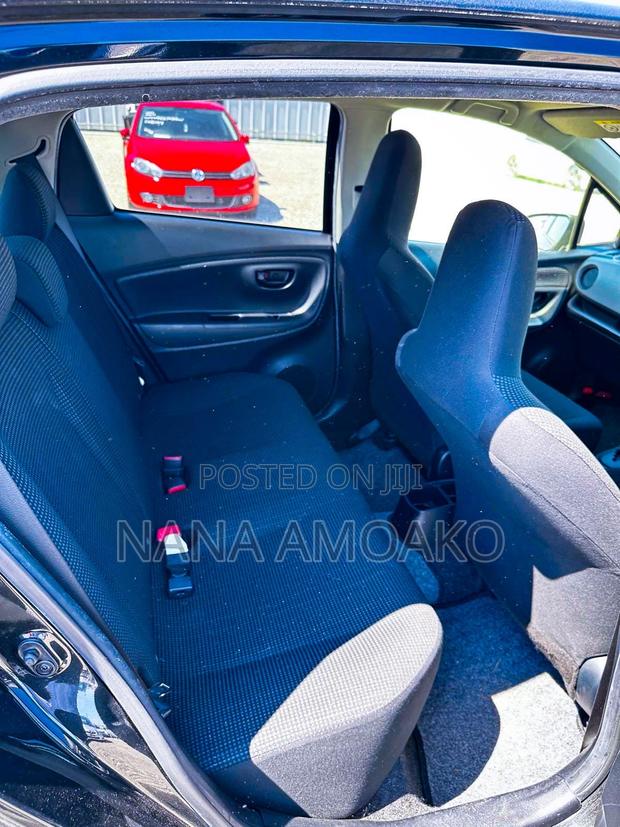 Toyota Vitz 1.3 FWD 5dr 2015 Black photo 4