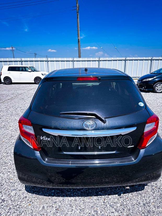 Toyota Vitz 1.3 FWD 5dr 2015 Black photo 6