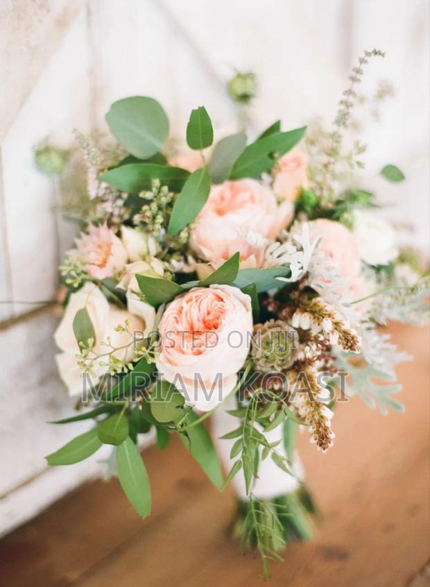Eexclusive Bridal Bouquet: Rent