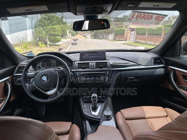BMW 328i 2016 Black photo 11