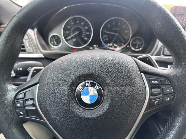 BMW 328i 2016 Black photo 17