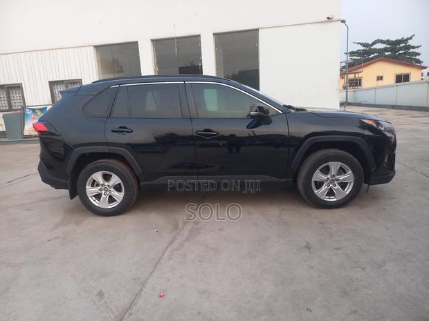 Toyota RAV4 XLE 2021 Black