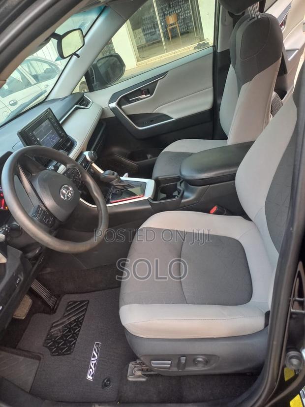 Toyota RAV4 XLE 2021 Black