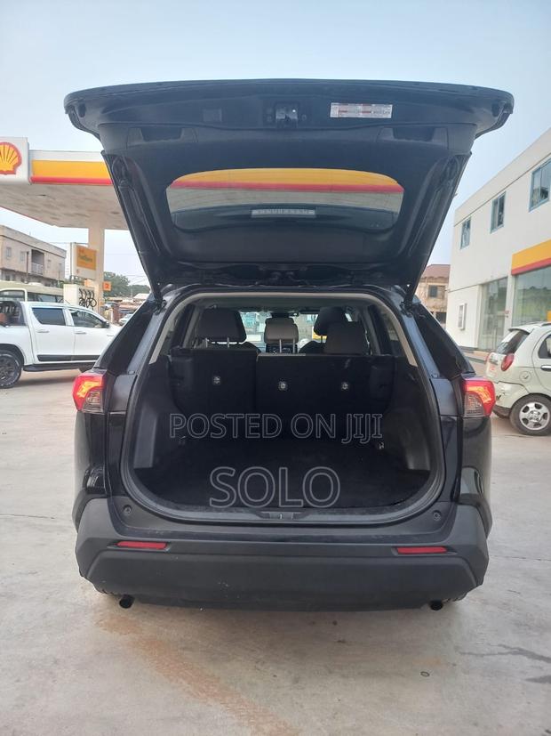 Toyota RAV4 XLE 2021 Black