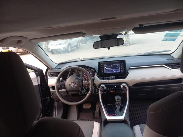 Toyota RAV4 XLE 2021 Black