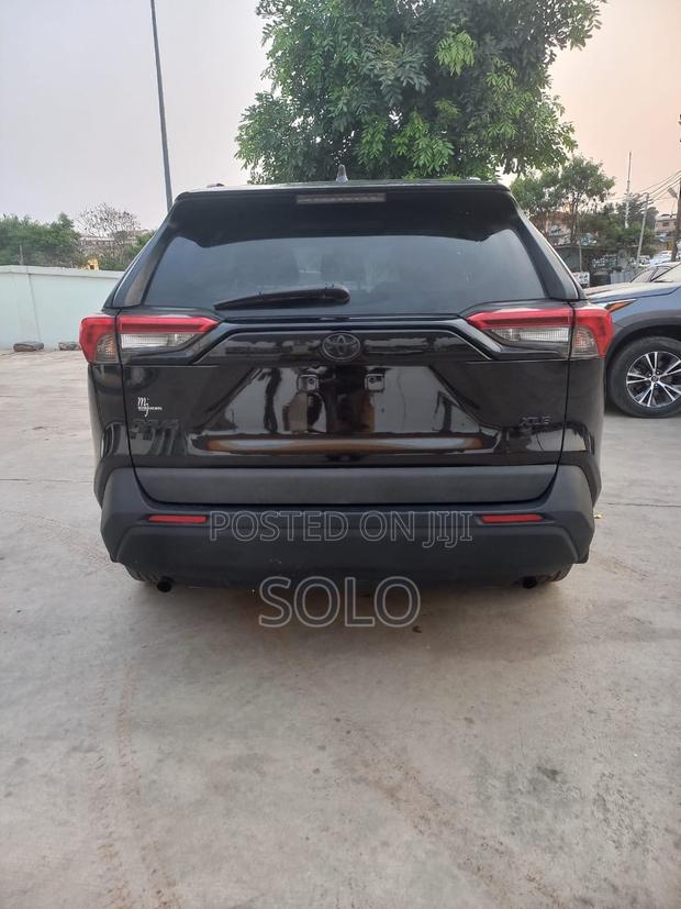 Toyota RAV4 XLE 2021 Black