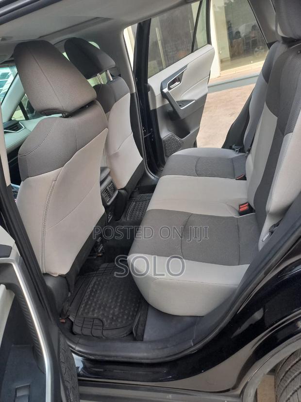 Toyota RAV4 XLE 2021 Black