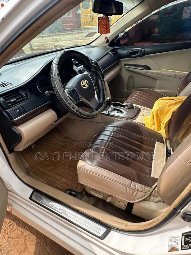 Toyota Camry L 4dr Sedan (2.5L 4cyl 6A) 2013 White photo 3