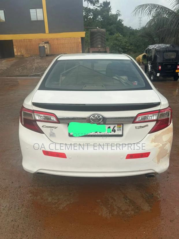 Toyota Camry L 4dr Sedan (2.5L 4cyl 6A) 2013 White photo 4