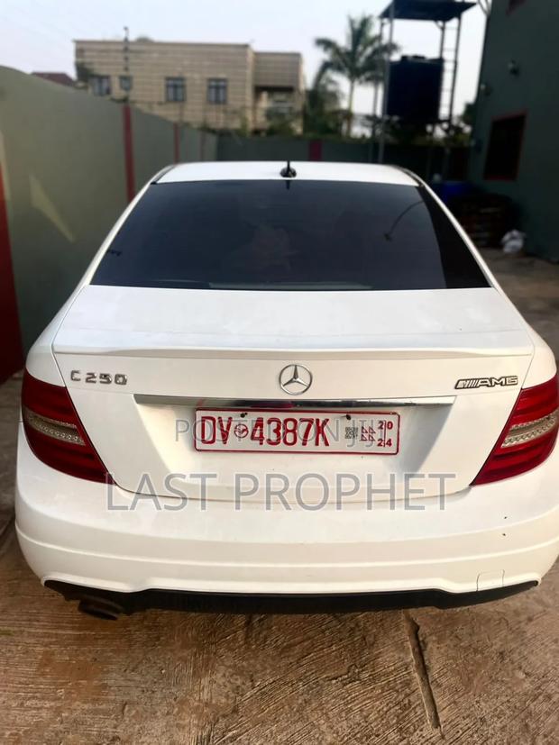 Mercedes-Benz C250 2014 White photo 2