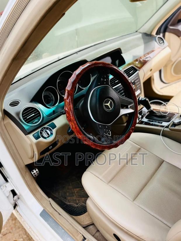 Mercedes-Benz C250 2014 White photo 3