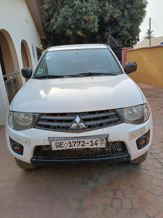 Mitsubishi L200 Double Cab 2.5 136hp 4WD 2014 White photo 3