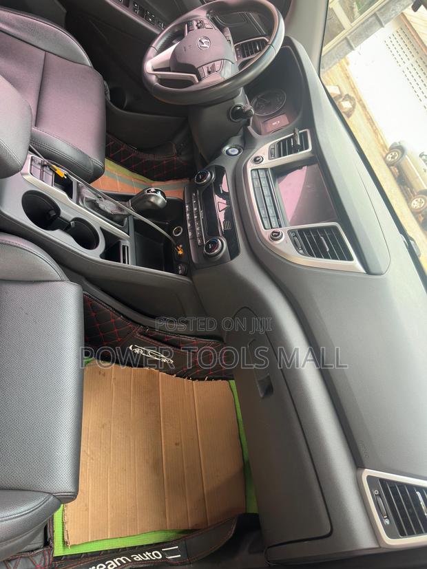 Hyundai Tucson 2017 Brown photo 2