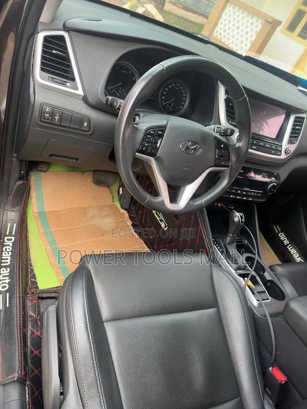 Hyundai Tucson 2017 Brown photo 3