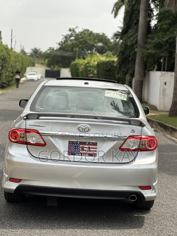 Toyota Corolla 2013 Silver photo 6