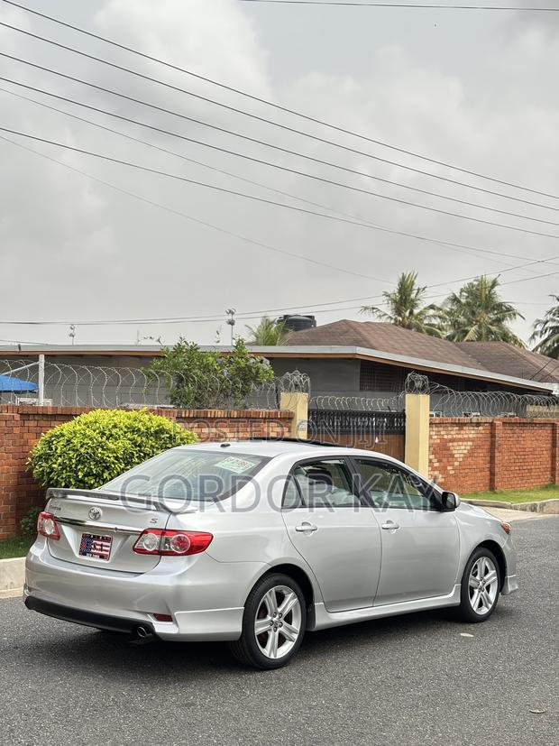 Toyota Corolla 2013 Silver photo 7