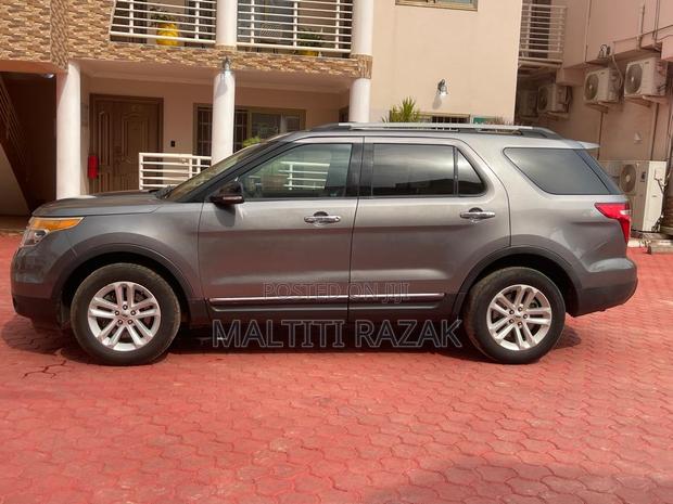Ford Explorer XLT 4dr SUV AWD (3.5L 6cyl 6A) 2014 Gray photo 2
