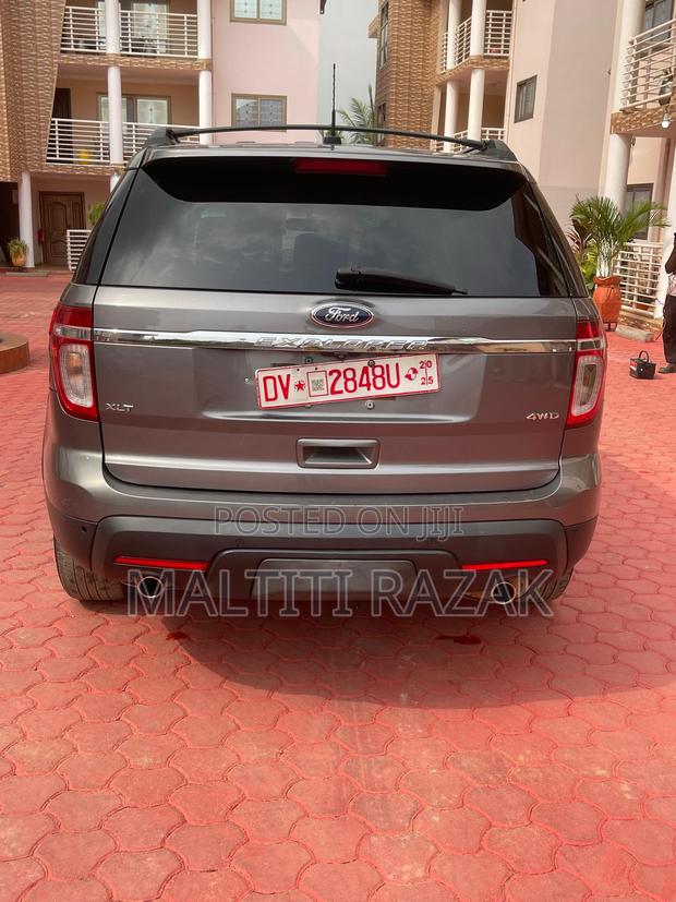 Ford Explorer XLT 4dr SUV AWD (3.5L 6cyl 6A) 2014 Gray photo 5