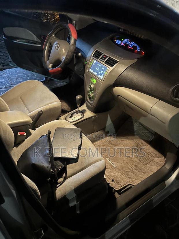 Toyota Belta 2010 Silver