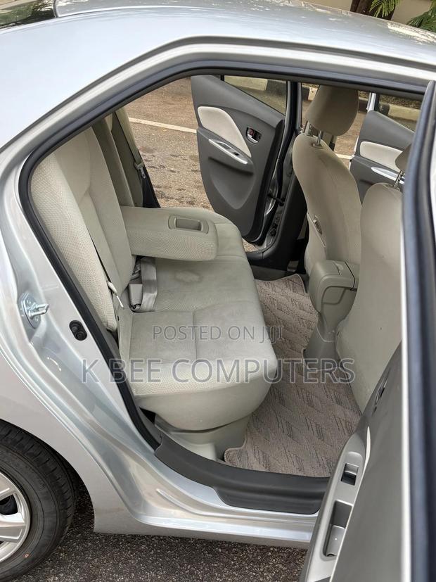 Toyota Belta 2010 Silver