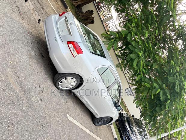 Toyota Belta 2010 Silver