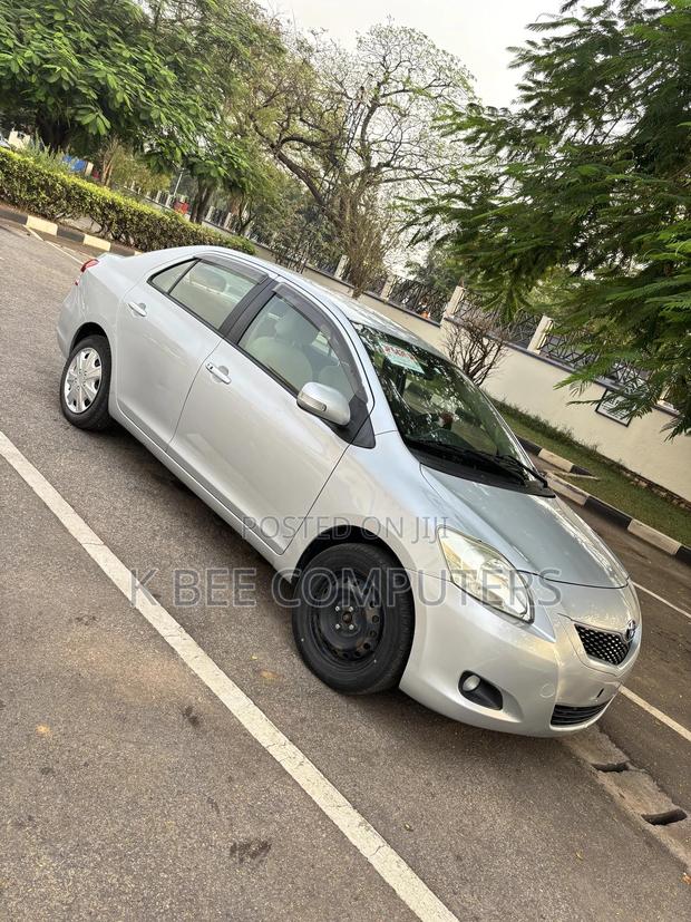 Toyota Belta 2010 Silver