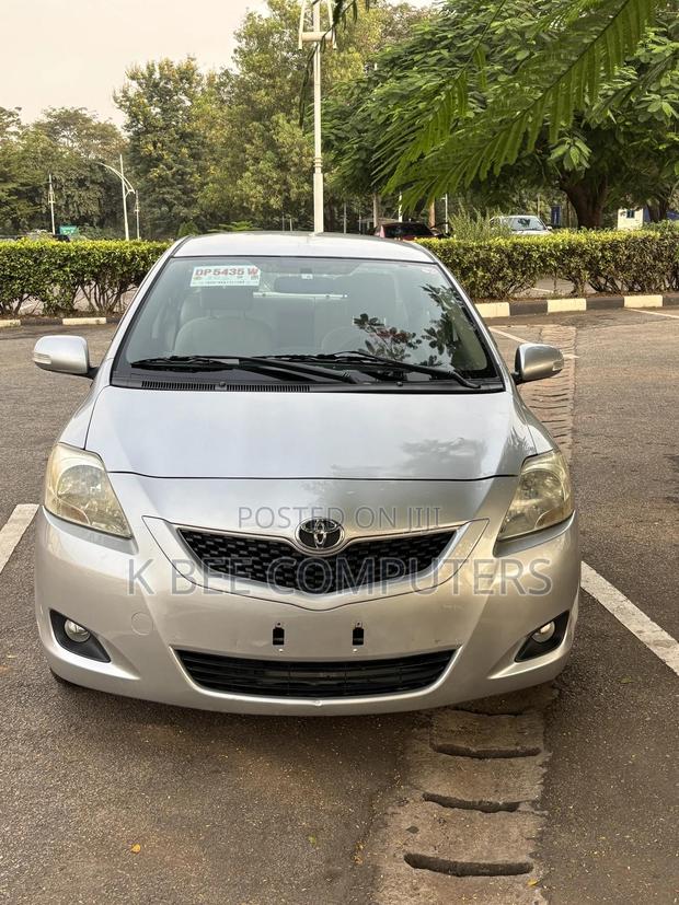 Toyota Belta 2010 Silver