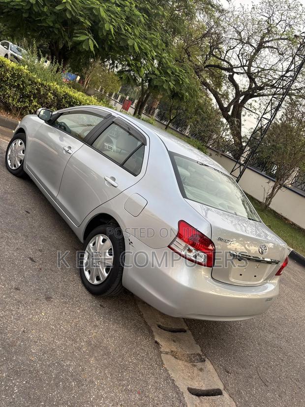 Toyota Belta 2010 Silver