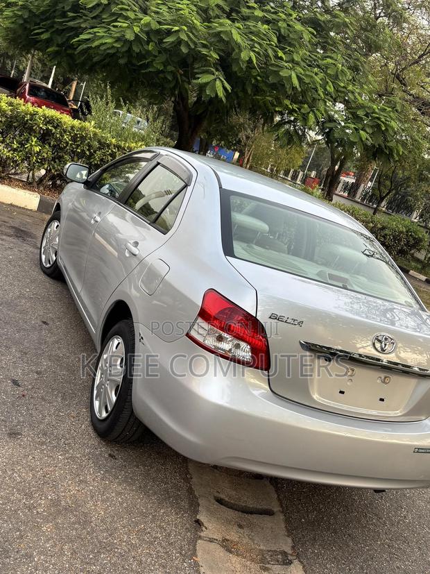 Toyota Belta 2010 Silver