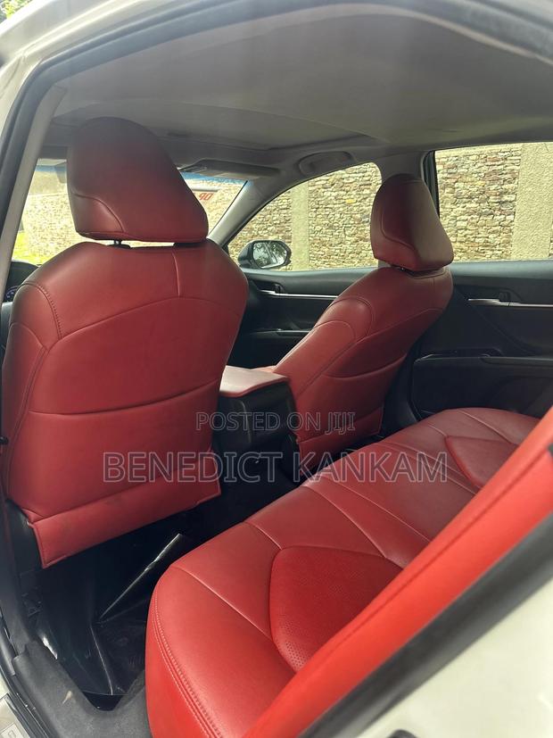 Toyota Camry SE FWD (2.5L 4cyl 8AM) 2018 White