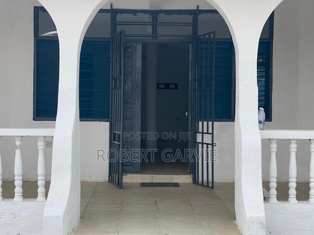 3bdrm House in West Aniji, Takoradi for rent photo 2