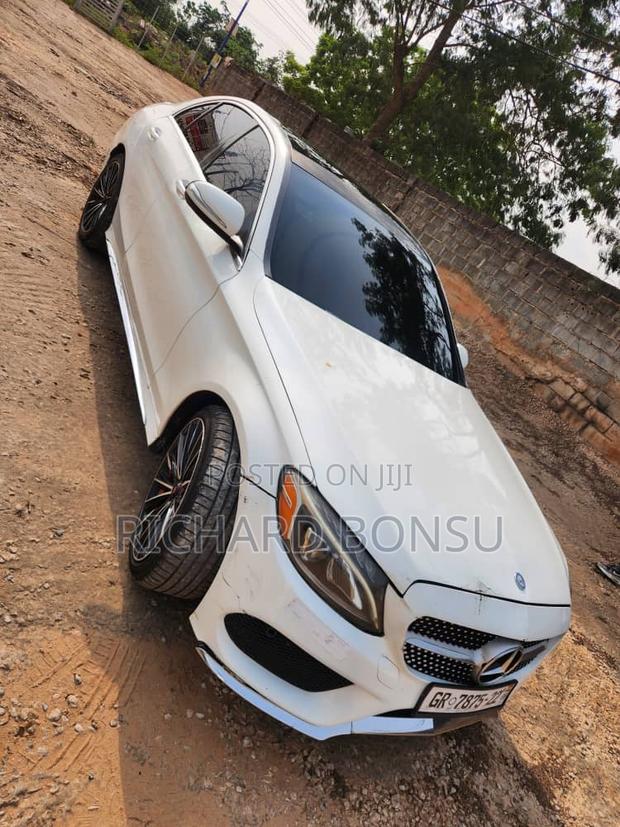 Mercedes-Benz C300 Base 4Matic Sedan AWD (2.0L 4cyl 7A) 2016 White photo 4