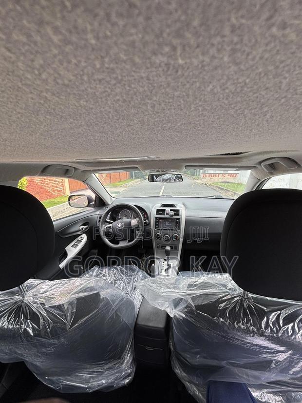 Toyota Corolla 2013 Silver photo 4