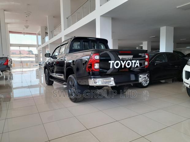 New Toyota Hilux 2025 Black