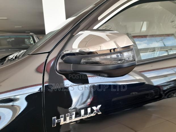 New Toyota Hilux 2025 Black