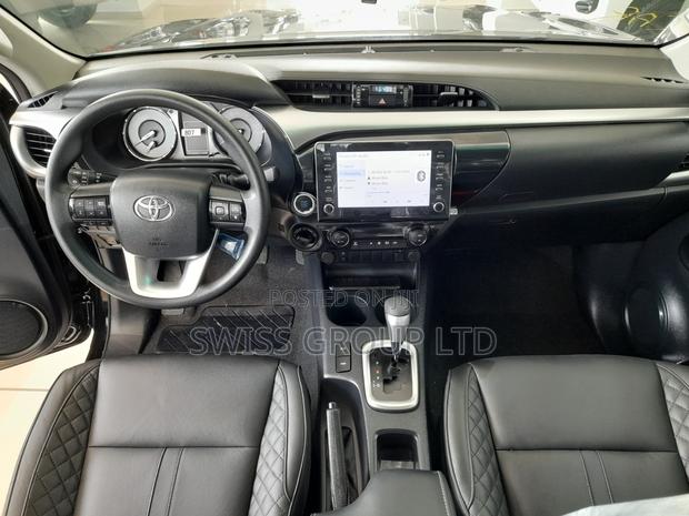 New Toyota Hilux 2025 Black