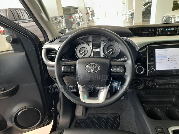 New Toyota Hilux 2025 Black