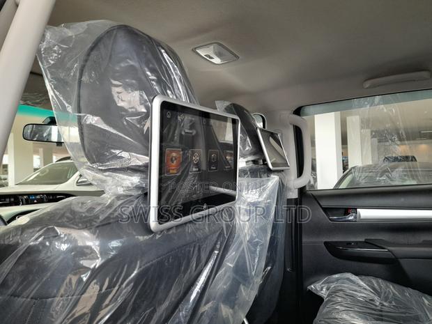 New Toyota Hilux 2025 Black