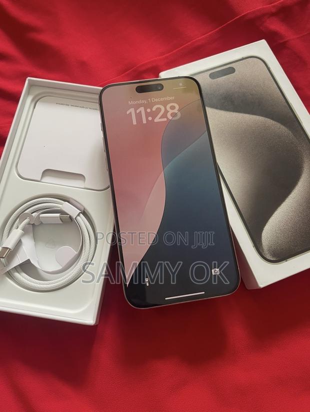 Apple iPhone 15 Pro Max 256 GB Silver photo 2
