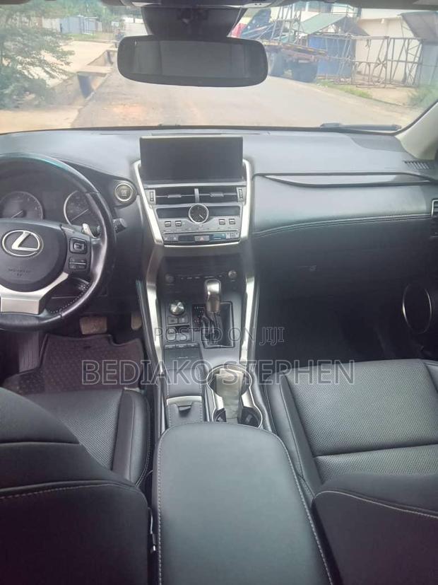 Lexus NX 2022 Silver