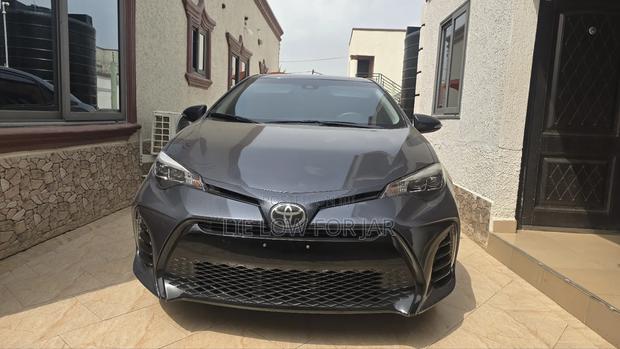 Toyota Corolla XSE 4dr Sedan (1.8L 4cyl CVT) 2017 Gray