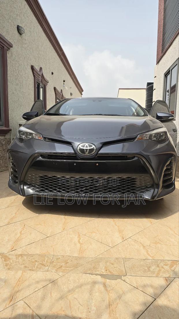Toyota Corolla XSE 4dr Sedan (1.8L 4cyl CVT) 2017 Gray