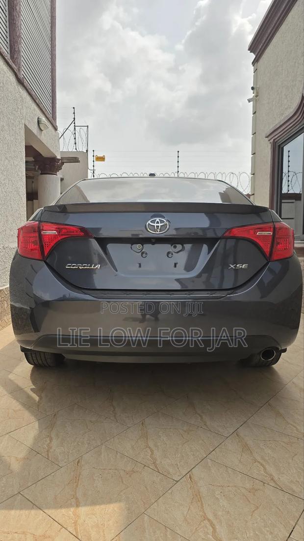 Toyota Corolla XSE 4dr Sedan (1.8L 4cyl CVT) 2017 Gray
